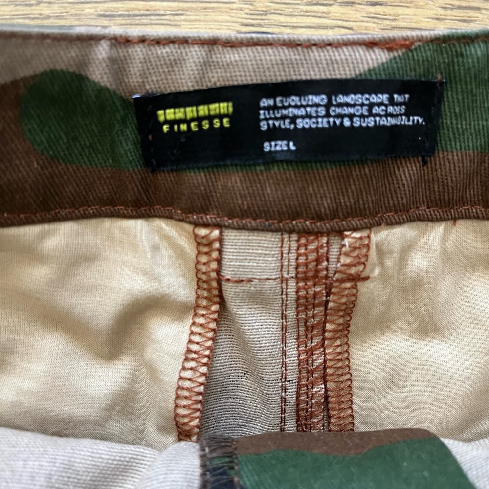 FINESSE Merida camo zip pocket mini skirt size L - Picture 4 of 5